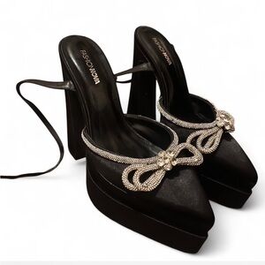 Fashion Nova Elegant Black Platform Shoes with Sparkling Bow